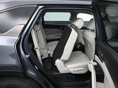 Used 2023 Kia Sorento S FWD image 48