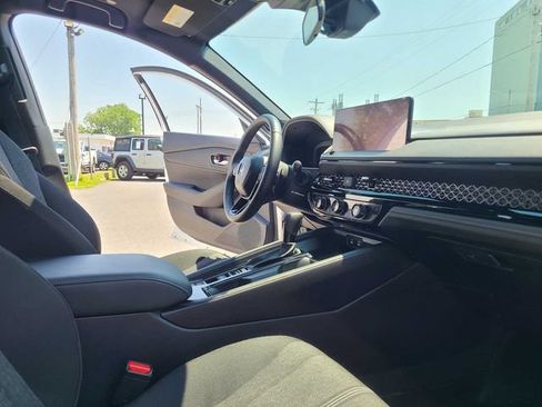 Used 2025 Honda Accord Sport image 18