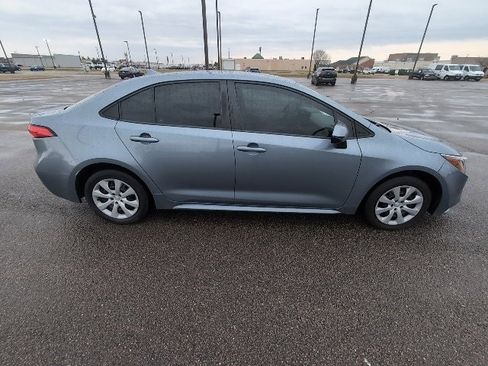 Certified 2022 Toyota Corolla LE image 2