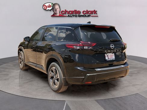 Used 2026 Nissan Rogue SV FWD image 3