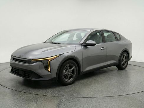 Used 2025 Kia K4 FWD image 3