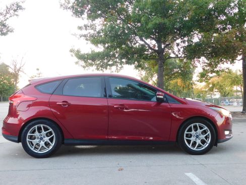 Used 2015 Ford Focus SE w/ Equipment Group 201A image 6