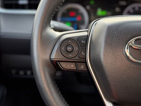 Used 2023 Toyota Venza LE image 12