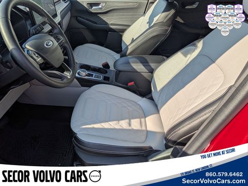 Used 2024 Ford Escape Platinum w/ Premium Technology Package image 9