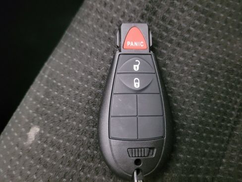 Used 2019 Dodge Grand Caravan SE w/ UConnect Hands-Free Group image 32