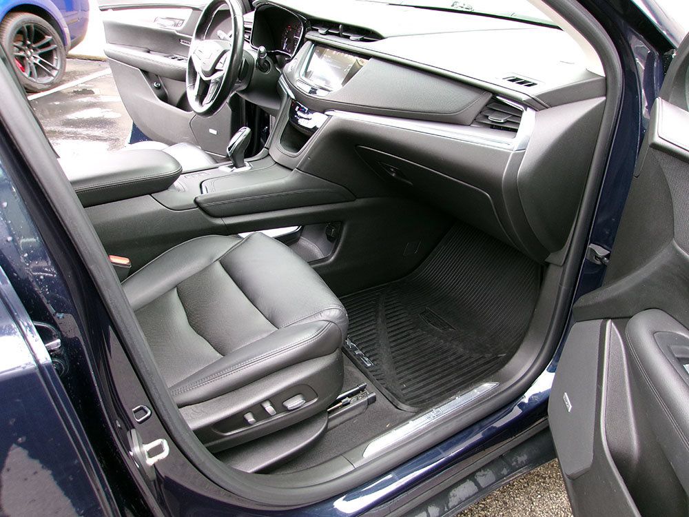 Used 2017 Cadillac XT5 Luxury AWD/4WD image 10
