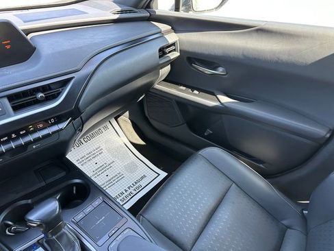 Used 2022 Lexus UX 200 w/ Accessory Package (Z1) FWD image 28