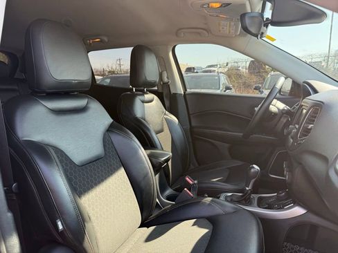 Used 2018 Jeep Compass Latitude w/ Cold Weather Group image 17