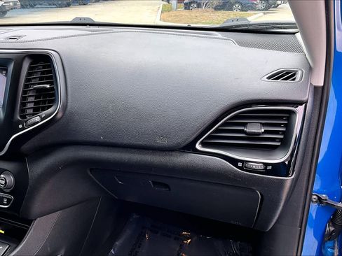 Used 2020 Jeep Cherokee Latitude Plus image 18