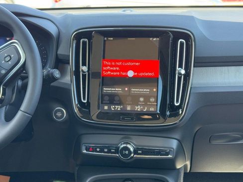 New 2026 Volvo XC40 B5 Core w/ Climate Package image 8