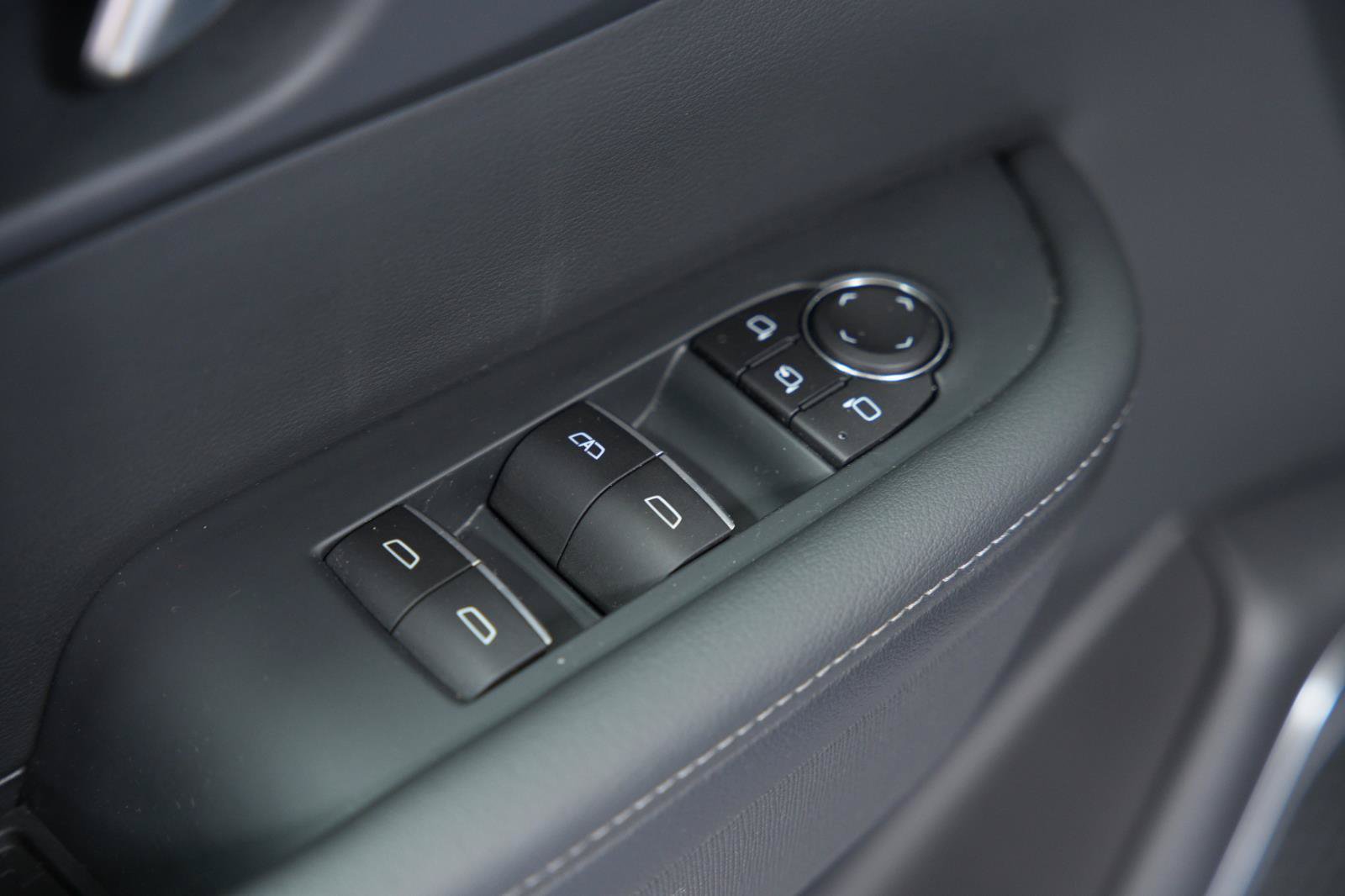 Used 2025 Buick Enclave Sport Touring AWD/4WD image 30