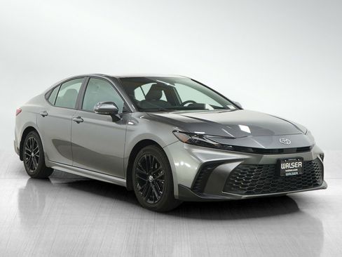 Used 2025 Toyota Camry SE image 7