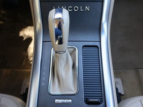 Used 2012 Lincoln MKS AWD image 36