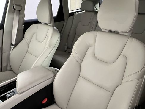 Used 2023 Volvo XC60 B5 Plus w/ Climate Package image 15