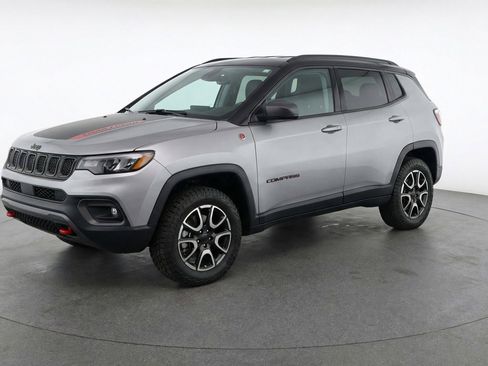 Used 2025 Jeep Compass Trailhawk w/ Trailer Tow Group image 3