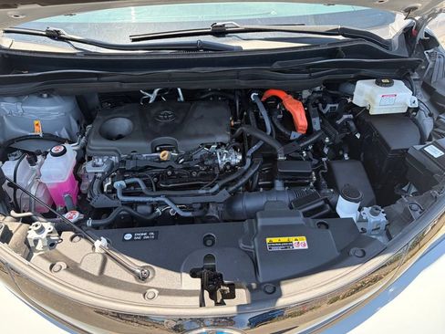 Used 2025 Toyota Sienna XSE AWD/4WD image 18