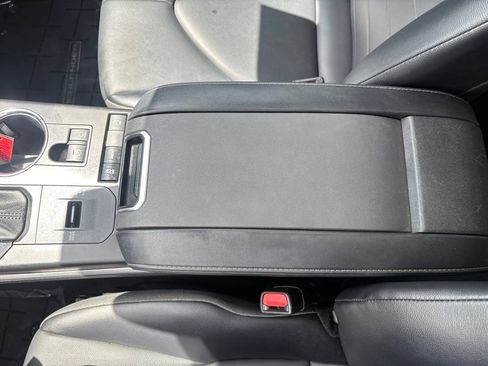 Used 2022 Toyota Highlander XLE FWD image 31