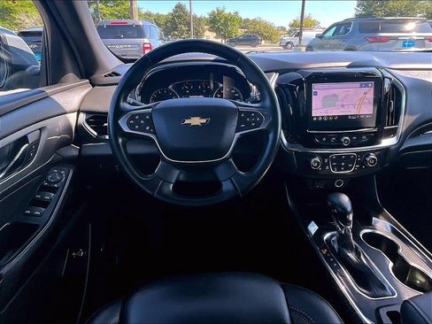 Used 2023 Chevrolet Traverse LT w/ LT Premium Package AWD/4WD image 17