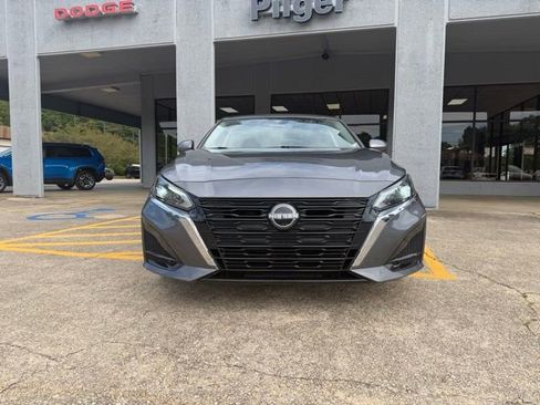 Used 2023 Nissan Altima 2.5 SV FWD image 6