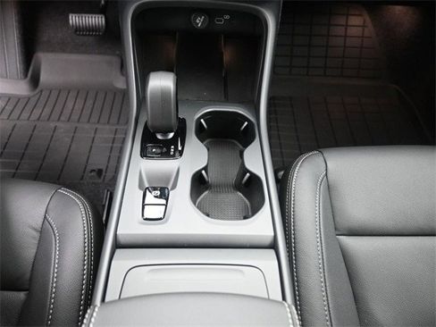 New 2025 Volvo XC40 B5 Core w/ Protection Package Premier image 13