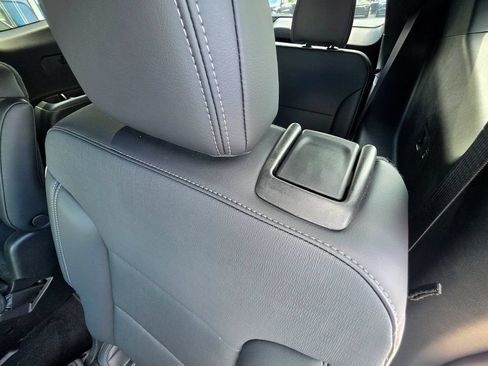 Used 2025 Buick Enclave Preferred AWD/4WD image 49