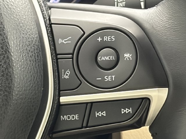 Used 2021 Toyota Camry XLE FWD image 15