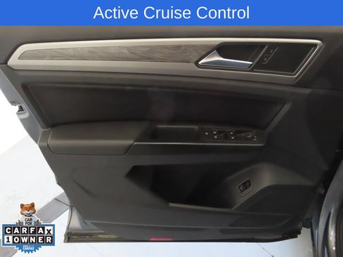 Used 2020 Volkswagen Atlas Cross Sport SE w/ Towing Package image 11