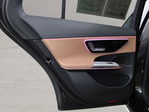 Used 2025 Mercedes-Benz E 450 4MATIC Sedan image 12