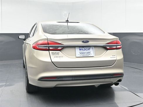 Used 2017 Ford Fusion SE w/ Fusion SE Technology Package FWD image 6