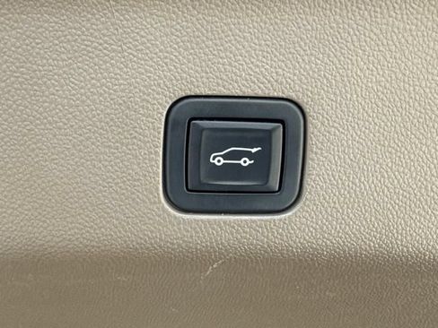 Used 2022 GMC Yukon Denali RWD image 15