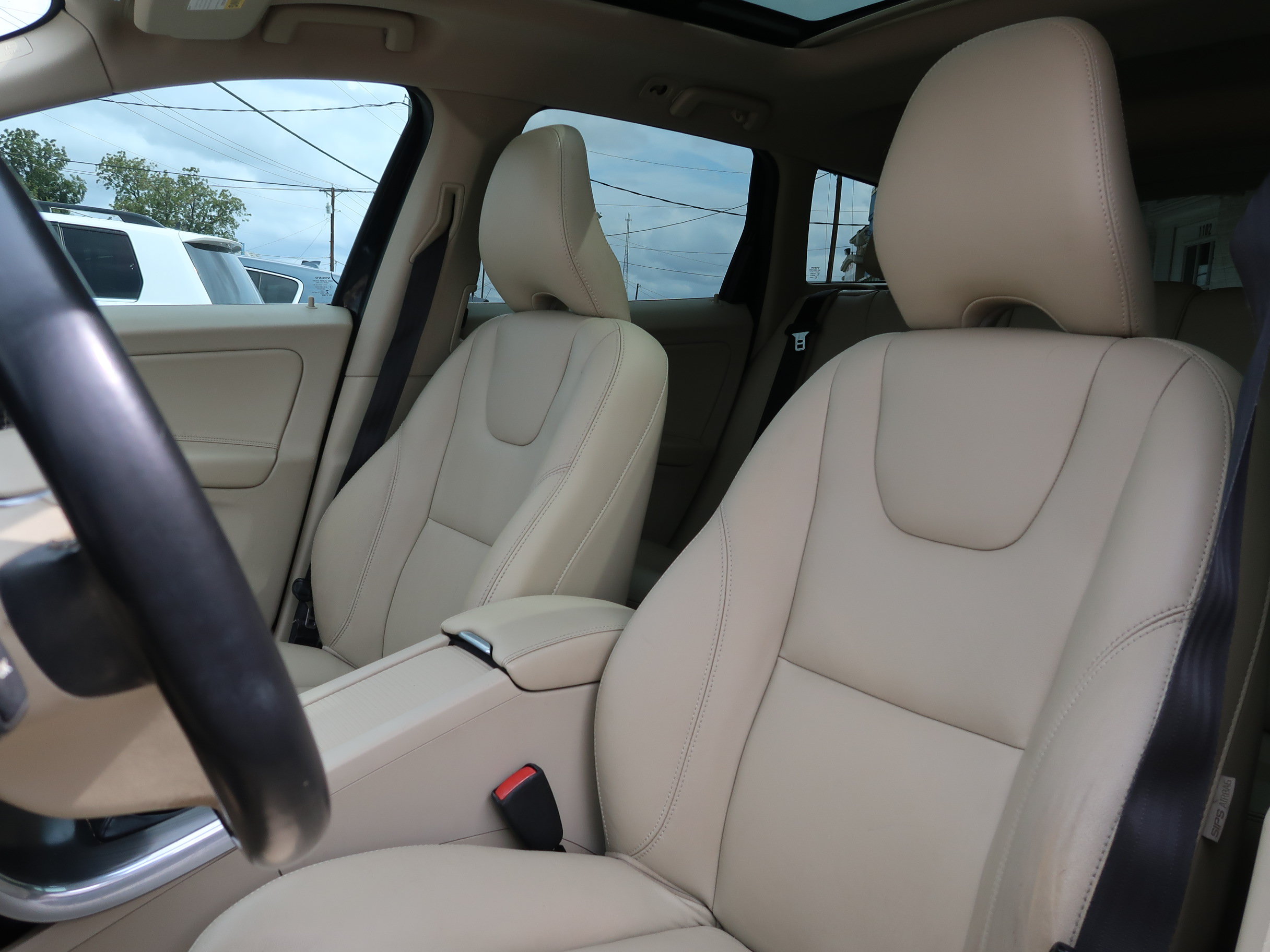 Used 2015 Volvo XC60 T5 Premier w/ Proximity Package FWD image 27