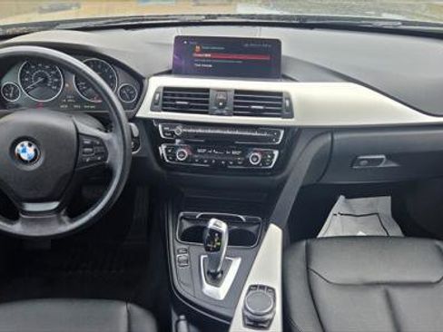 Used 2018 BMW 320i xDrive Sedan w/ Convenience Package image 24