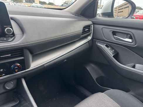 Used 2025 Nissan Rogue SV FWD image 37