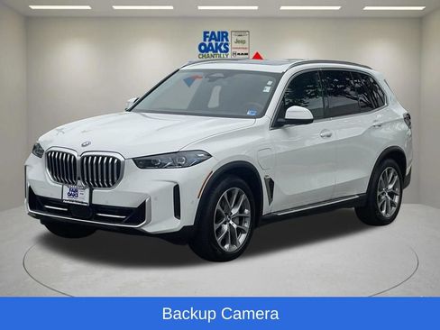 Used 2025 BMW X5 xDrive50e AWD/4WD image 3