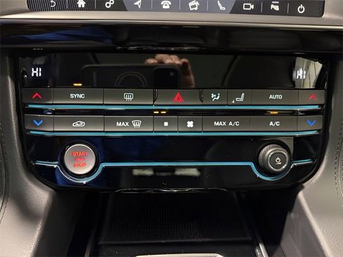 Used 2019 Jaguar F-PACE Prestige image 23