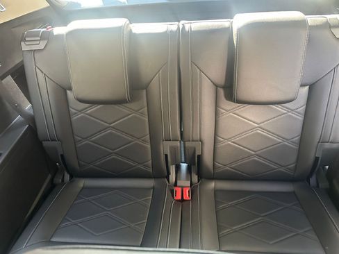 Used 2025 Volkswagen Atlas SE image 17