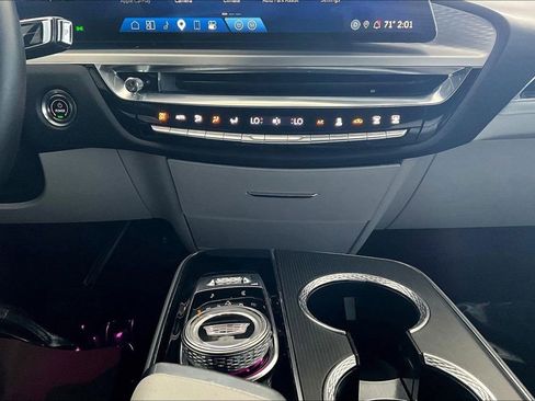 Certified 2024 Cadillac Lyriq Luxury AWD/4WD image 15