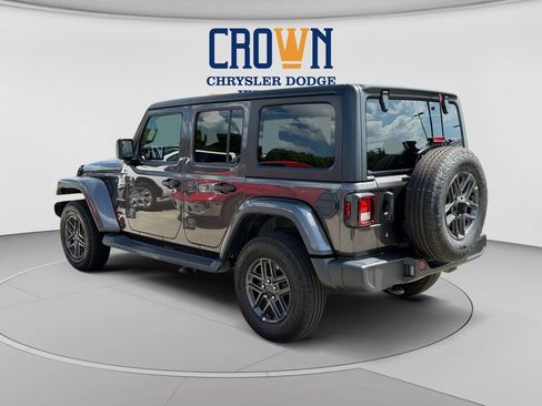 Used 2020 Jeep Wrangler Unlimited Sahara AWD/4WD image 5