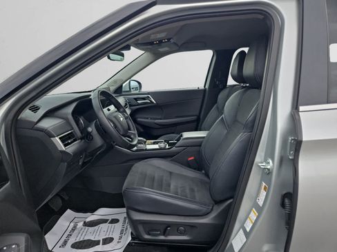 Used 2025 Mitsubishi Outlander SE AWD/4WD image 9