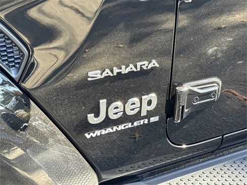 Used 2024 Jeep Wrangler Sahara w/ Safety Group image 12