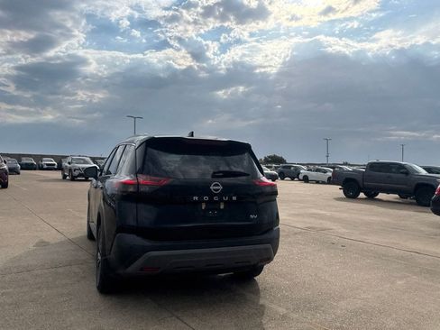 Used 2023 Nissan Rogue SV w/ SV Premium B Package FWD image 17