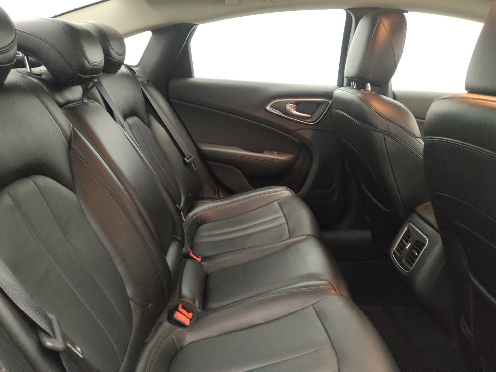 Used 2016 Chrysler 200 Limited Platinum w/ Comfort & Convenience Group FWD image 19