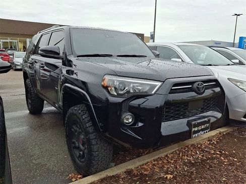 Used 2021 Toyota 4Runner SR5 Premium w/ Moonroof Package image 2