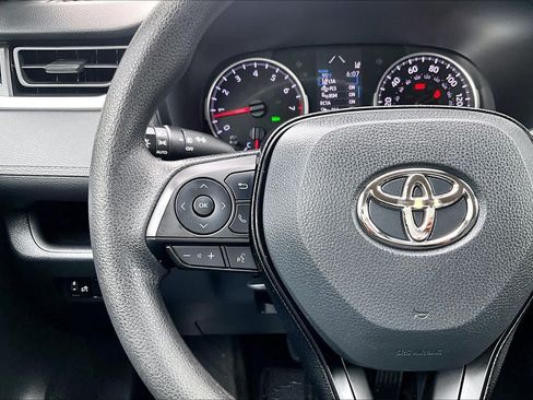 Used 2020 Toyota RAV4 XLE FWD image 23