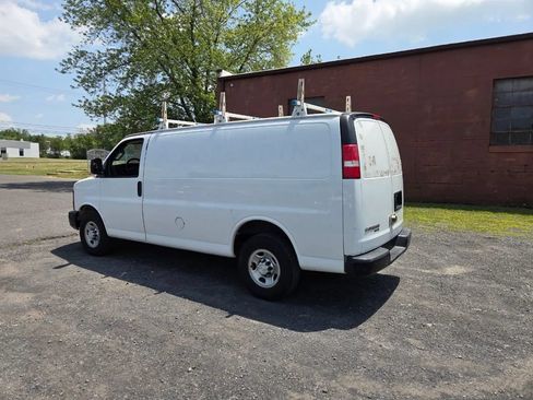 Used 2016 Chevrolet Express 2500 RWD image 3