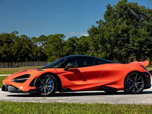 Used 2021 McLaren 765LT image 2