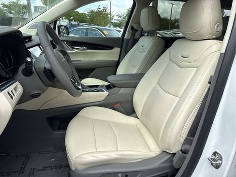 Used 2024 Cadillac XT6 Premium Luxury FWD image 11