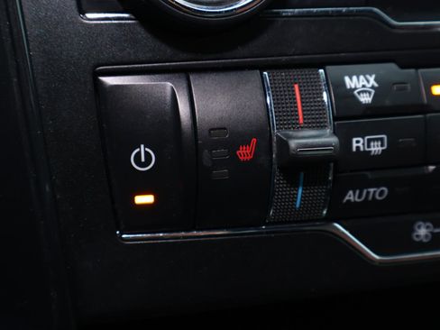 Used 2019 Ford Explorer XLT w/ Equipment Group 202A image 26