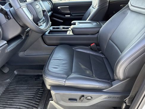 Used 2025 Ford Expedition Platinum image 9