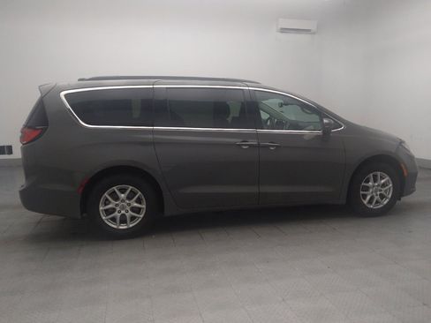 Used 2022 Chrysler Pacifica Touring-L FWD image 10